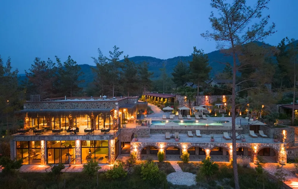 Izz Getaway – Adults Only