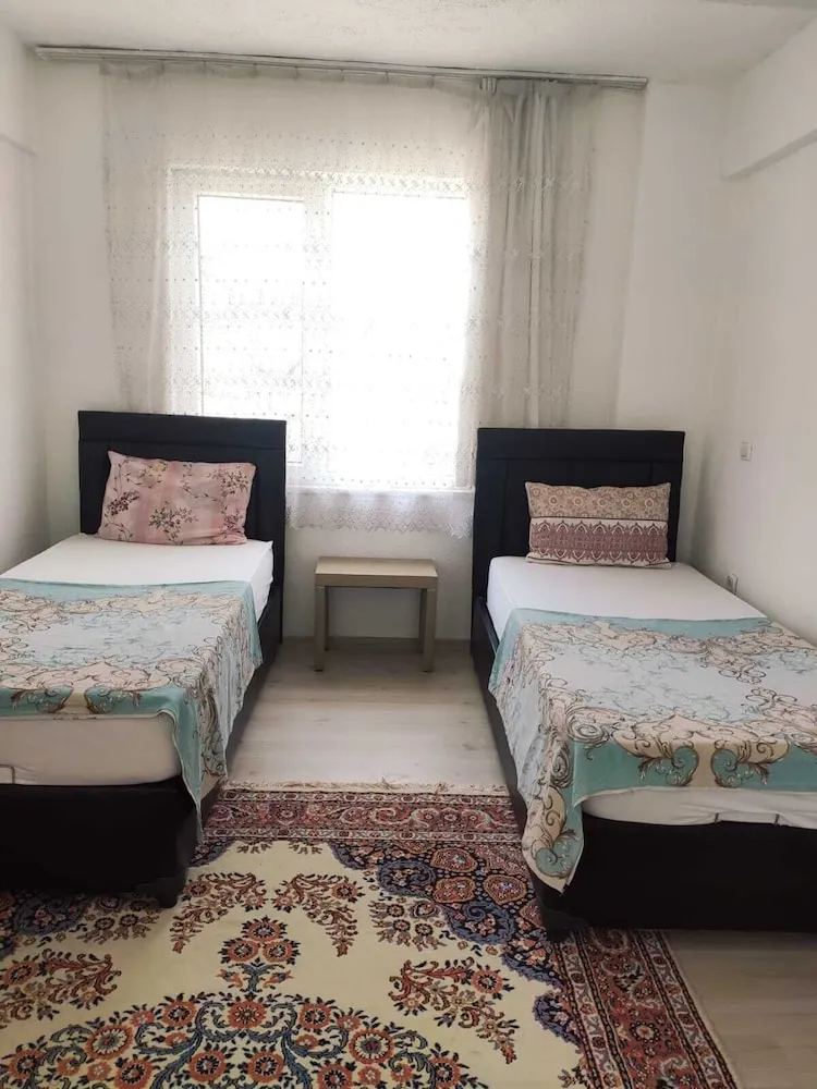 Comfort Tek Büyük veya İki Ayrı Yataklı Oda