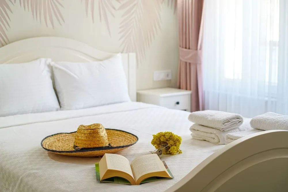 Honeymoon Tek Büyük Yataklı Oda