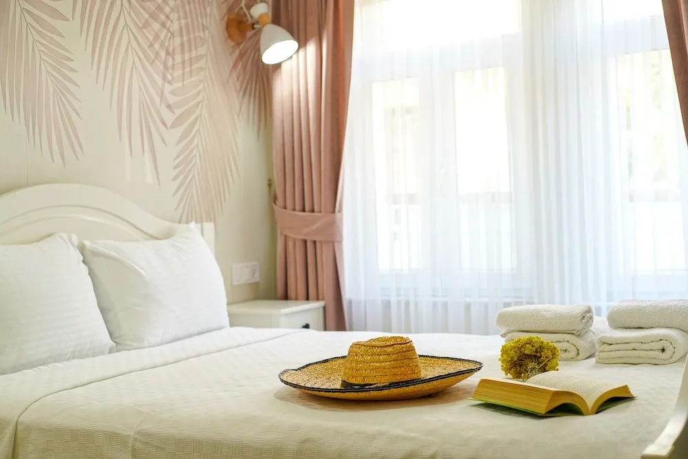 Honeymoon Tek Büyük Yataklı Oda