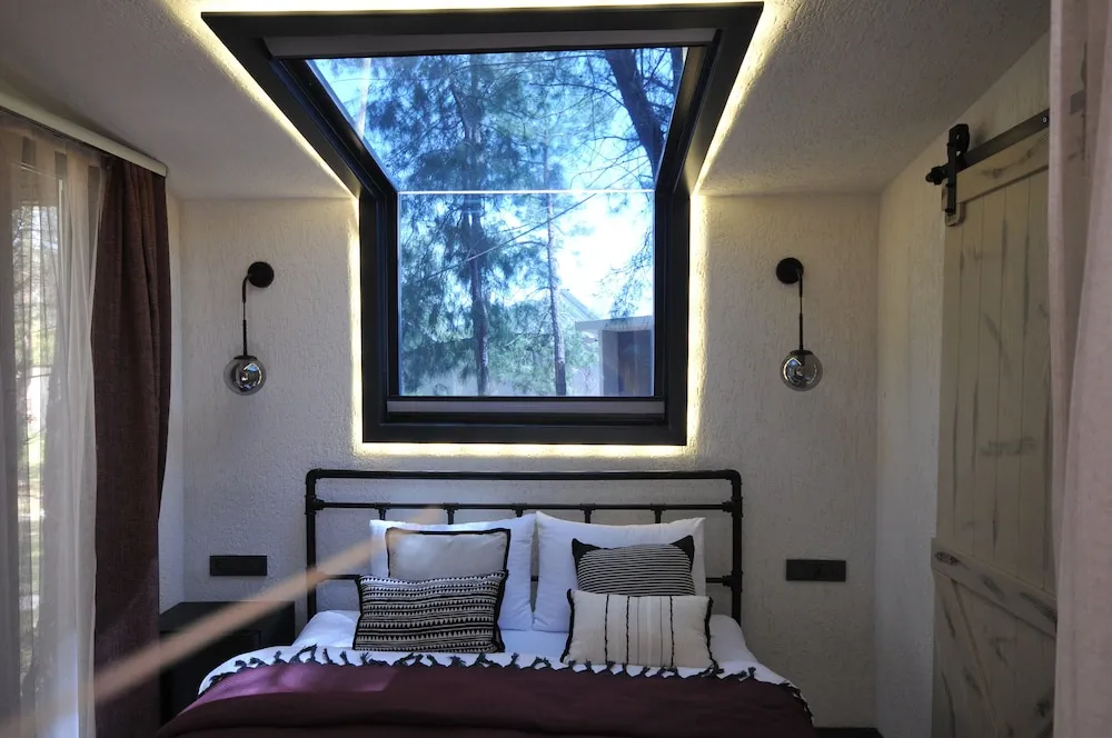 Luxury Oda