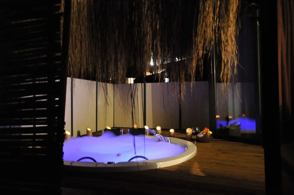 Luxury Oda
