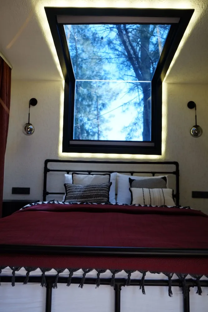 Luxury Oda