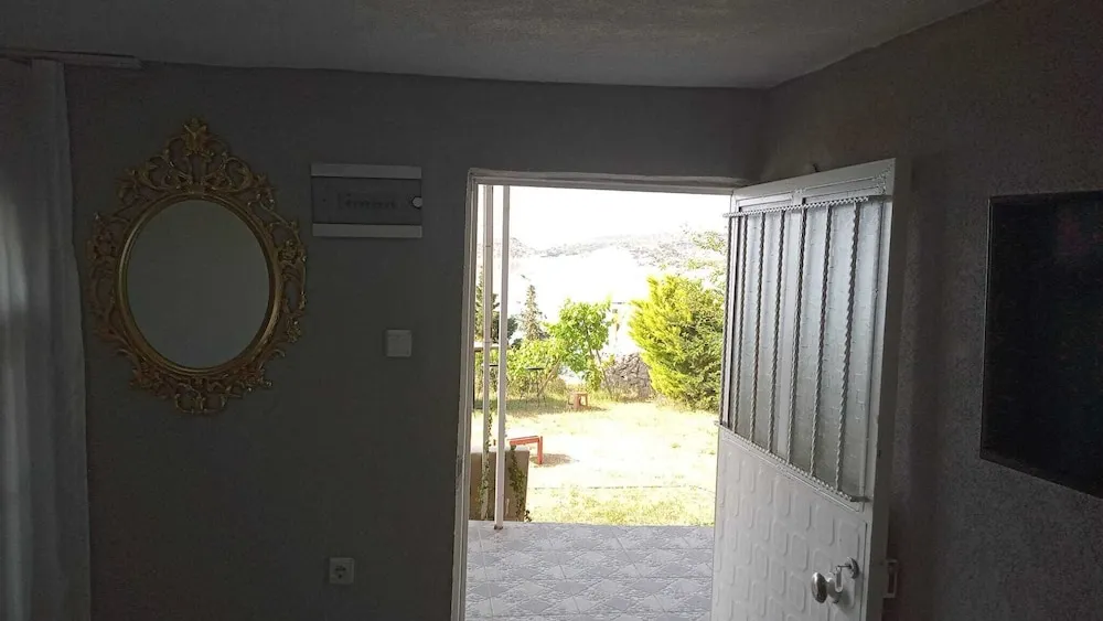 Tek Buyuk Yatakli Iki Kisilik Manzarali Oda