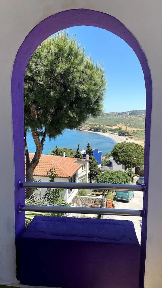 Standard Uc Kisilik Koy Manzarali Oda