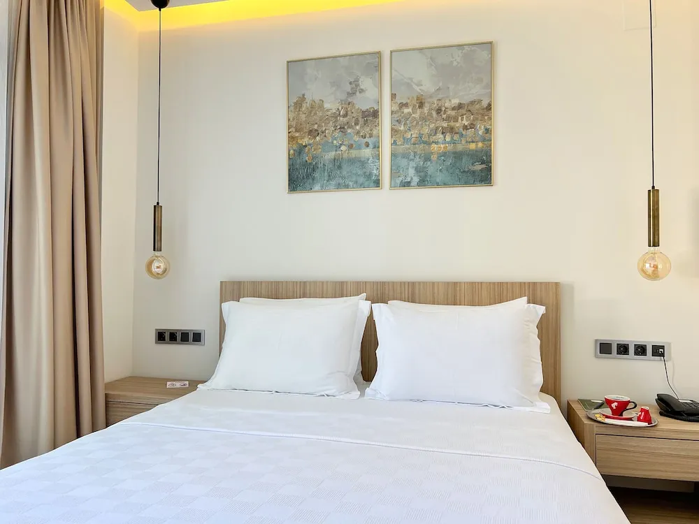Comfort Oda, 1 Büyük (Queen) Boy Yatak, Sigara İçilmez, Havuz Manzaralı