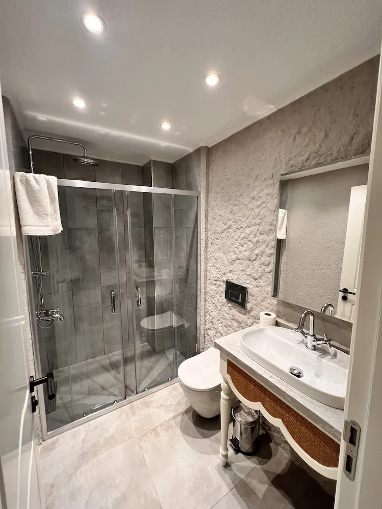 Rosa Deluxe Room