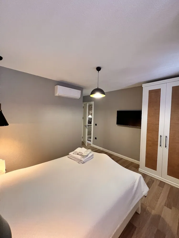 Rosa Deluxe Room