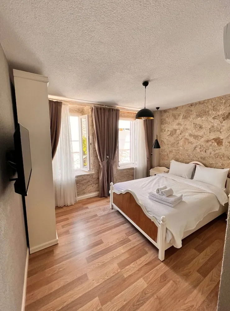Rosa Deluxe Room