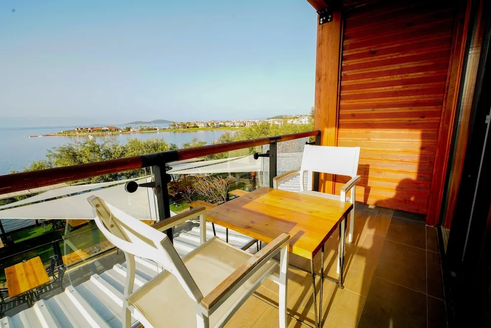 Deluxe Tek Büyük Yataklı Oda, 1 Çift Kişilik Yatak, Sigara İçilmez, Deniz Manzaralı