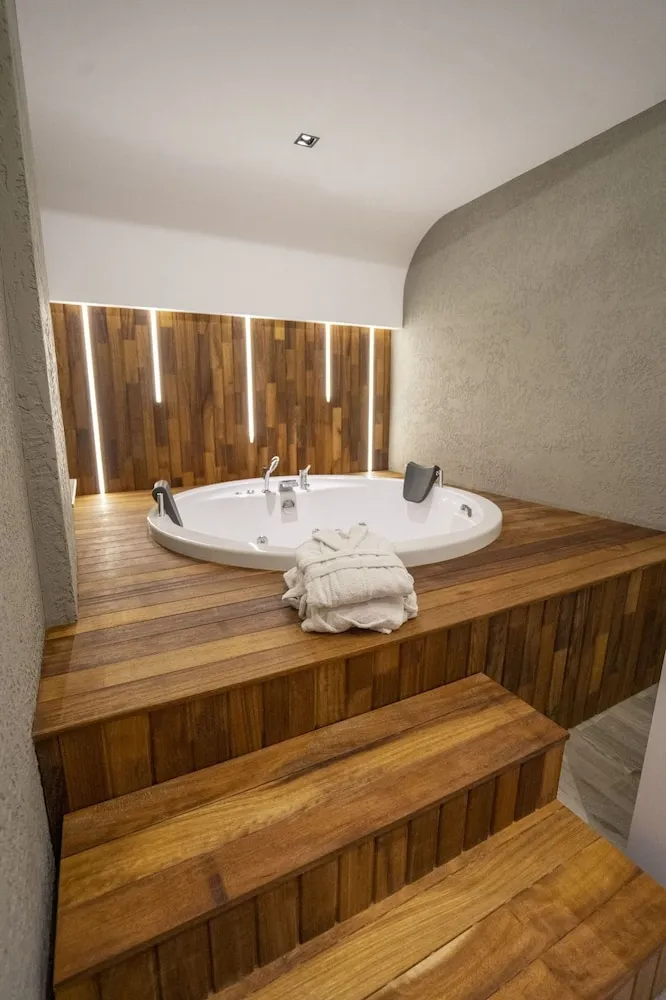 Deluxe Quadruple Room with Jacuzzi