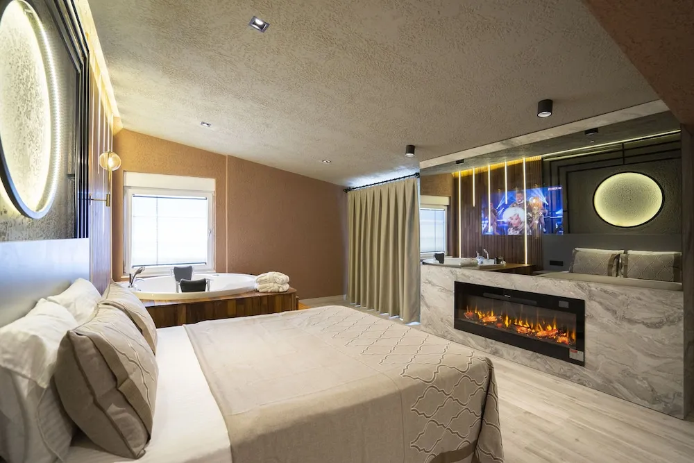 King Deluxe Room with Jacuzzi
