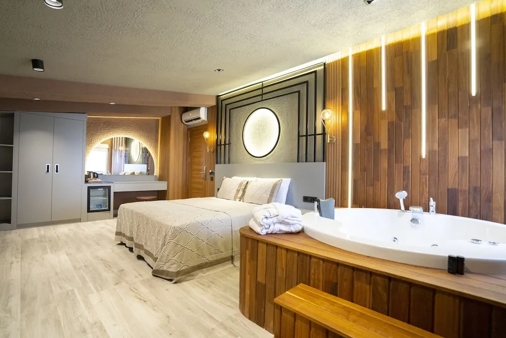 King Deluxe Room with Jacuzzi