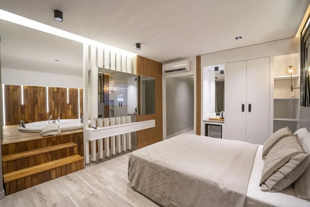 Elegance Deluxe with Jacuzzi