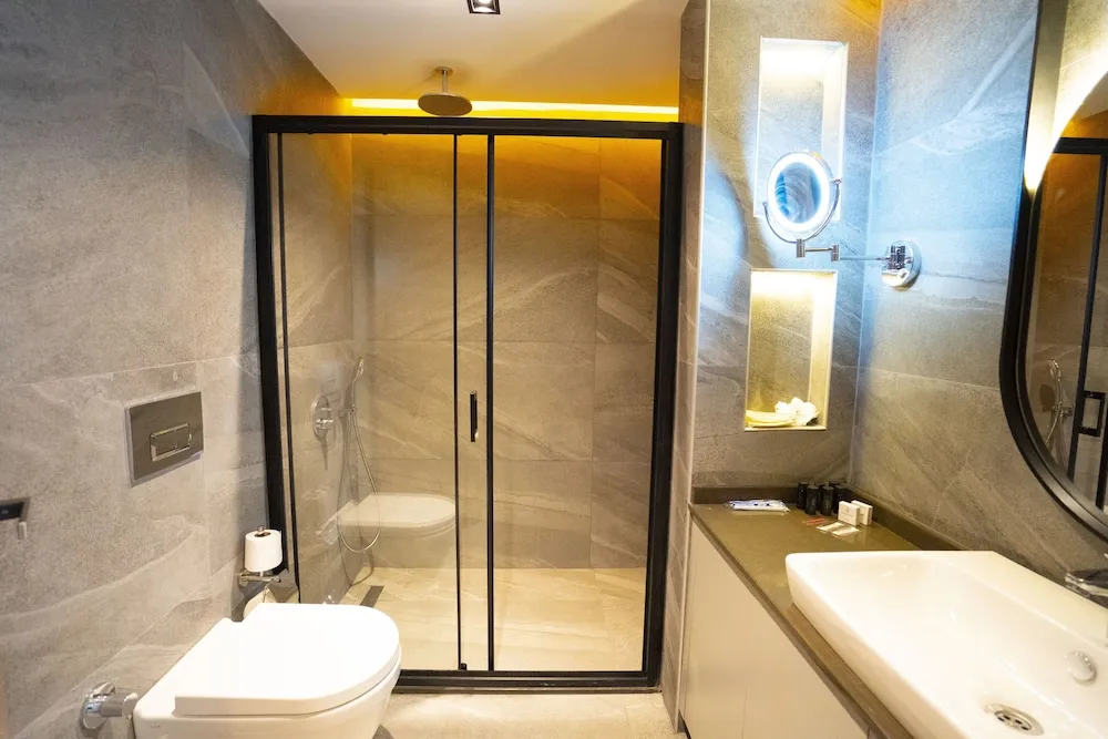 Elegance Deluxe with Jacuzzi