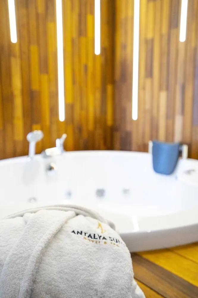 Elegance Deluxe with Jacuzzi