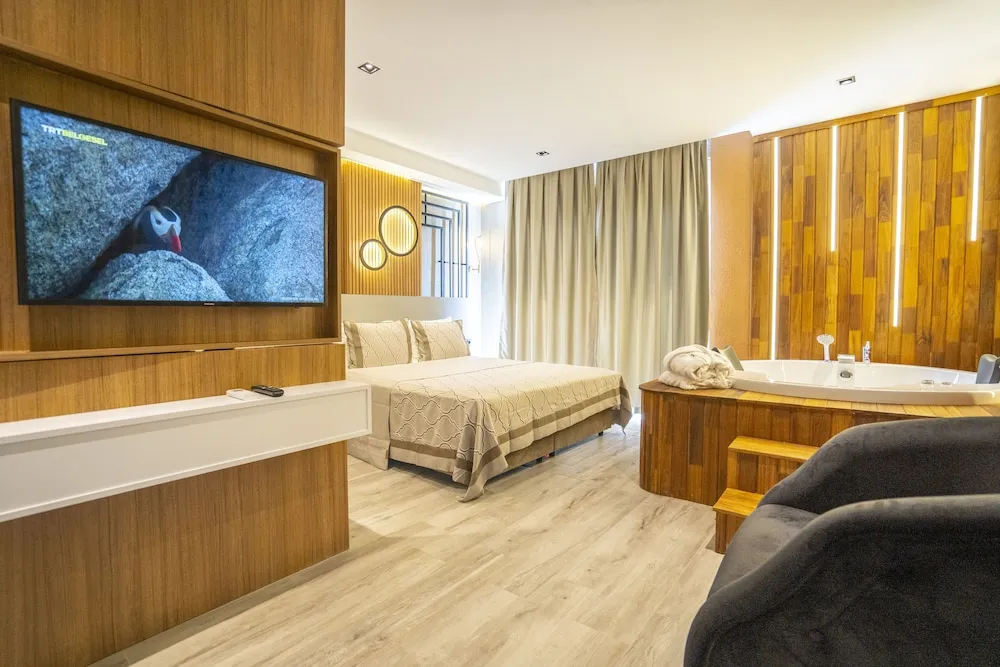 Elegance Deluxe with Jacuzzi