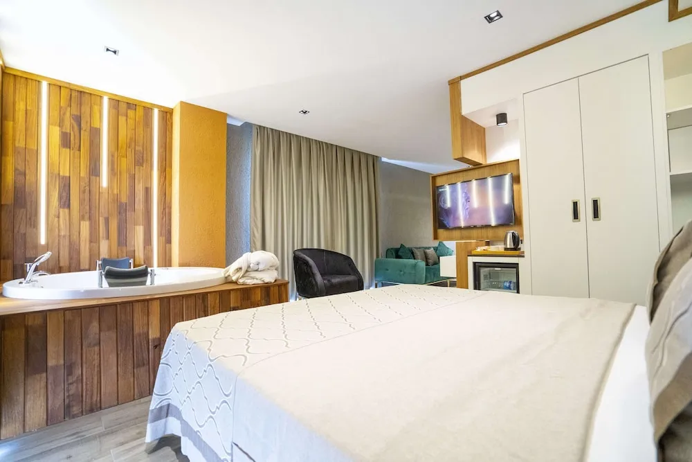 Elegance Deluxe with Jacuzzi