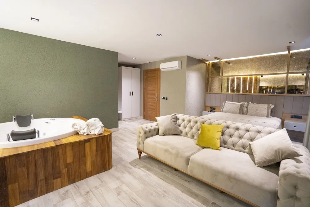 Garden Deluxe Room with Jacuzzi