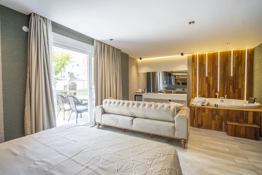 Garden Deluxe Room with Jacuzzi