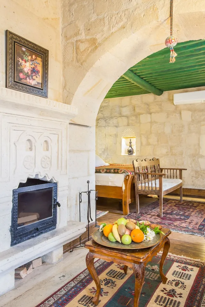 Deluxe Stone Room