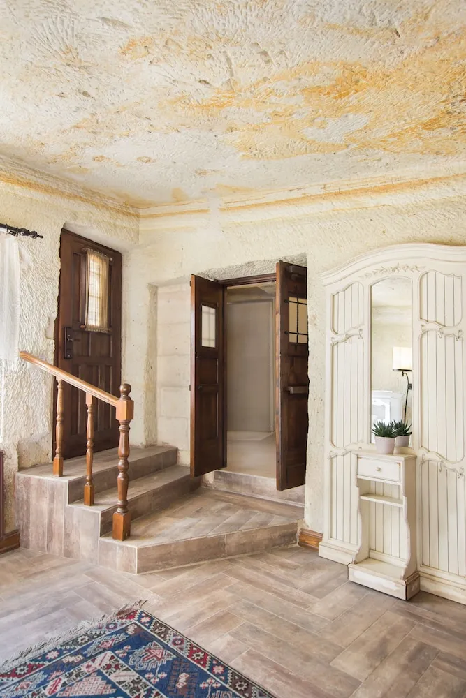 Deluxe Stone Room