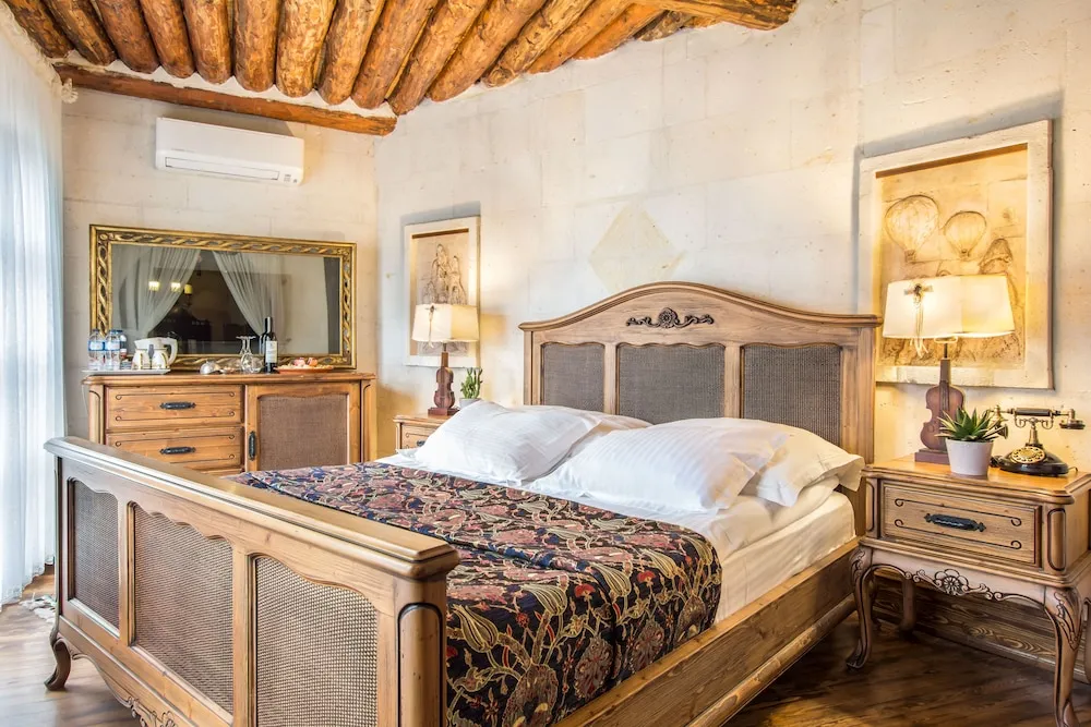 Deluxe Stone Room