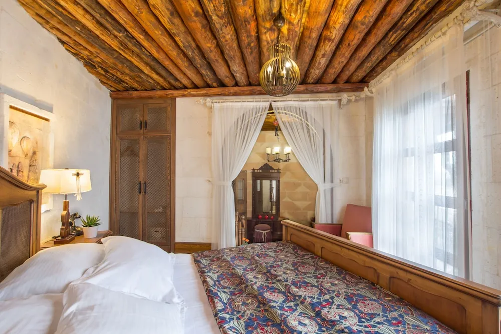 Deluxe Stone Room