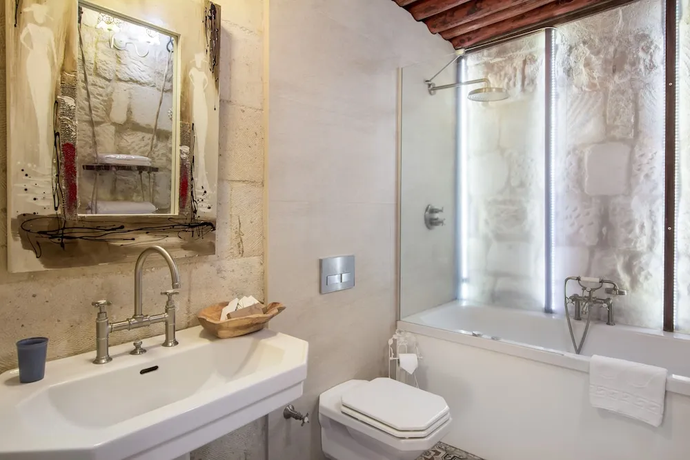 Deluxe Stone Room