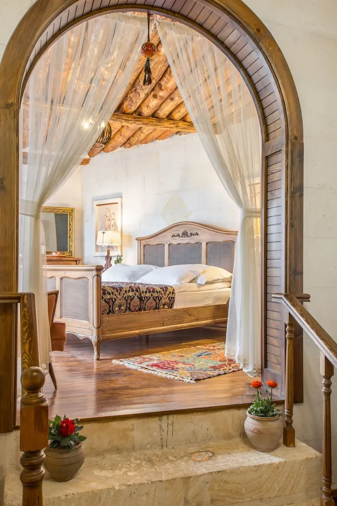 Deluxe Stone Room