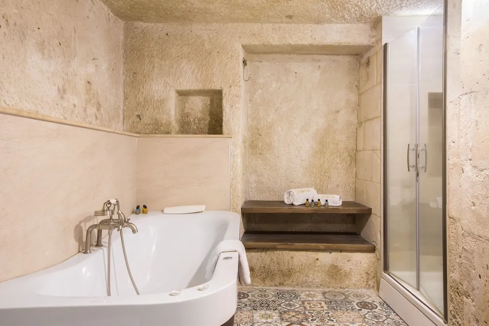Deluxe Stone Room
