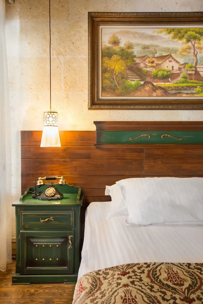 Deluxe Stone Room