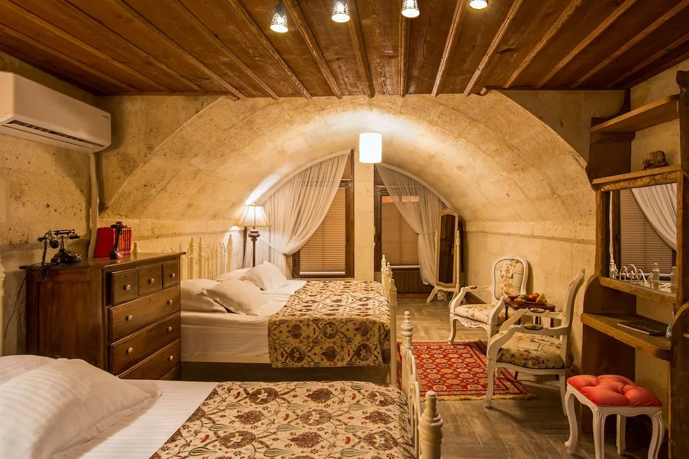 Deluxe Stone Room