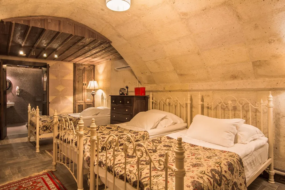 Deluxe Stone Room