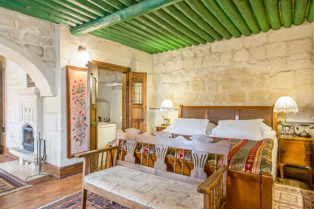 Deluxe Stone Room