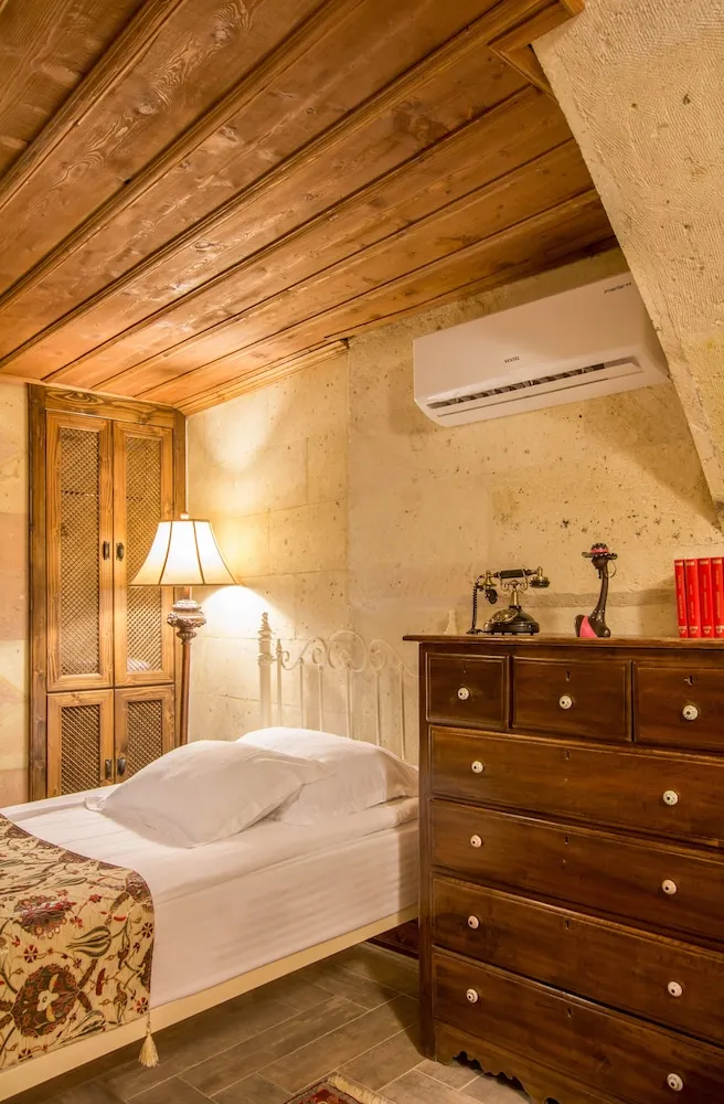 Deluxe Stone Room