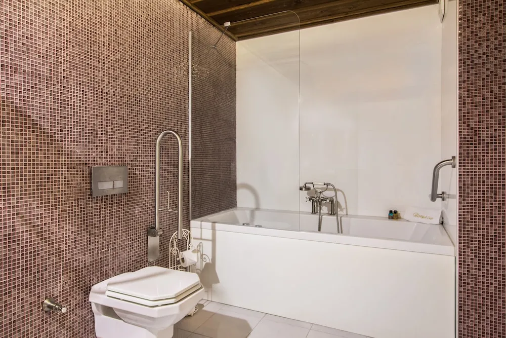 Deluxe Stone Room