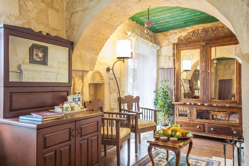 Deluxe Stone Room