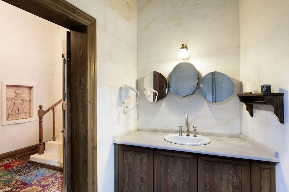 Deluxe Stone Room