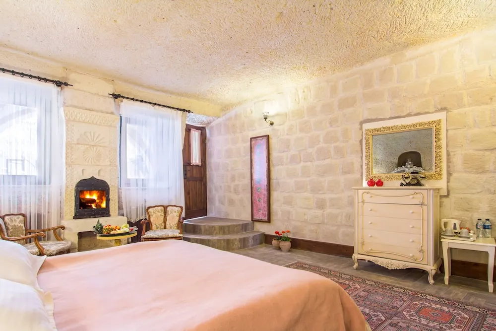 King Stone or Cave Suite