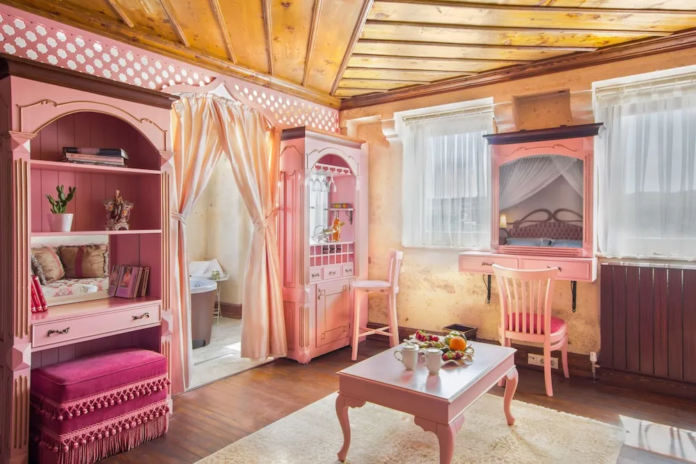 King Stone or Cave Suite