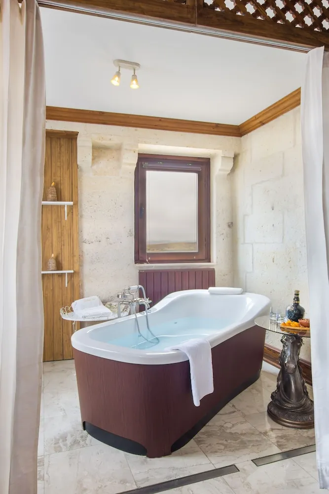 King Stone or Cave Suite