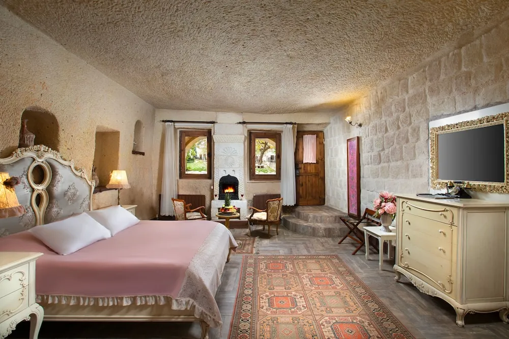 King Stone or Cave Suite