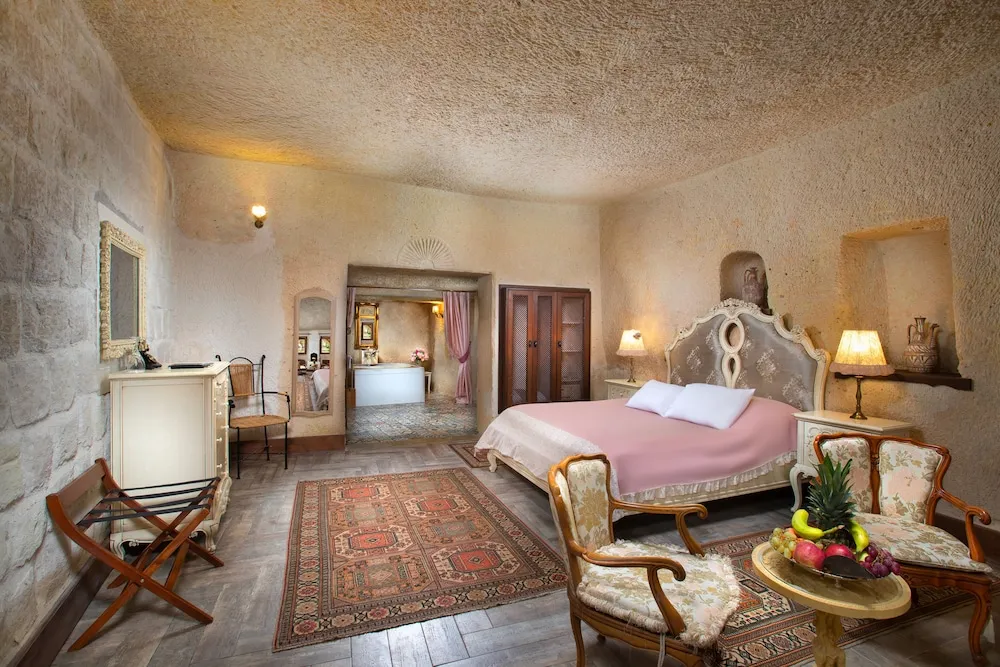 King Stone or Cave Suite