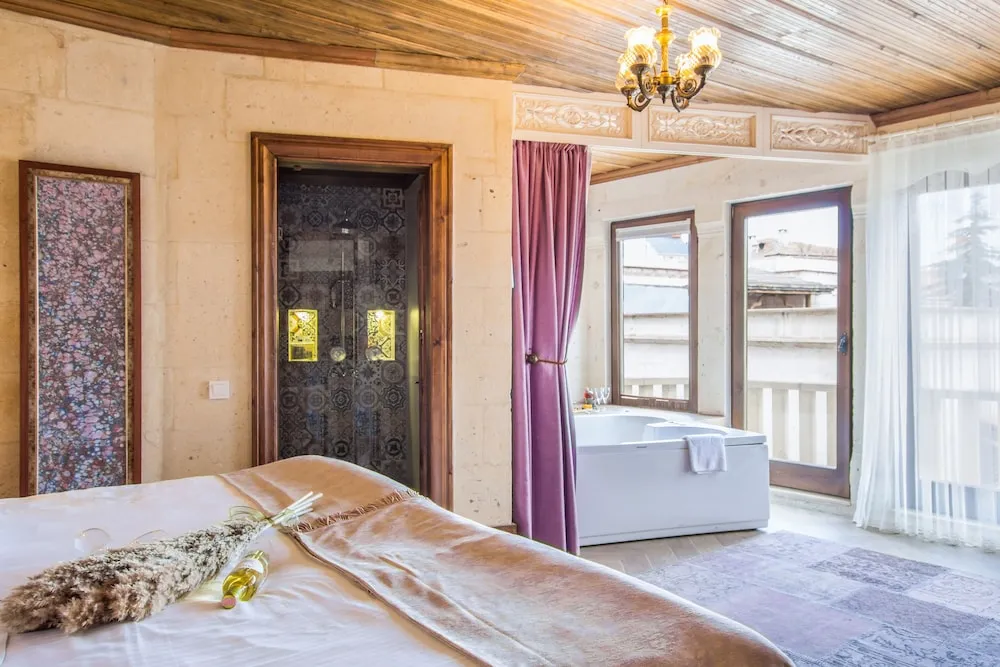 King Stone or Cave Suite