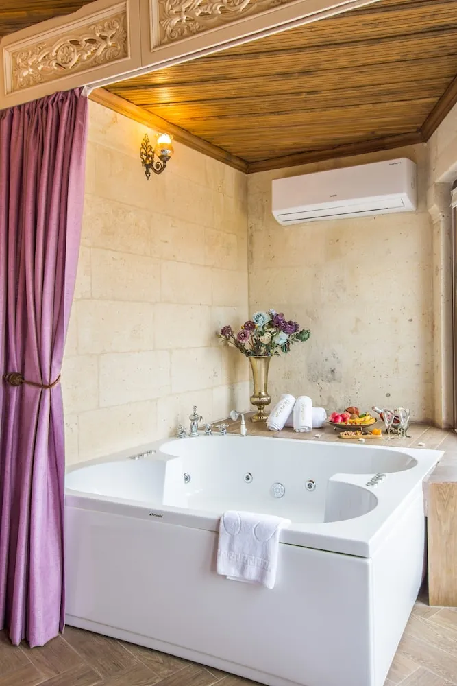 King Stone or Cave Suite