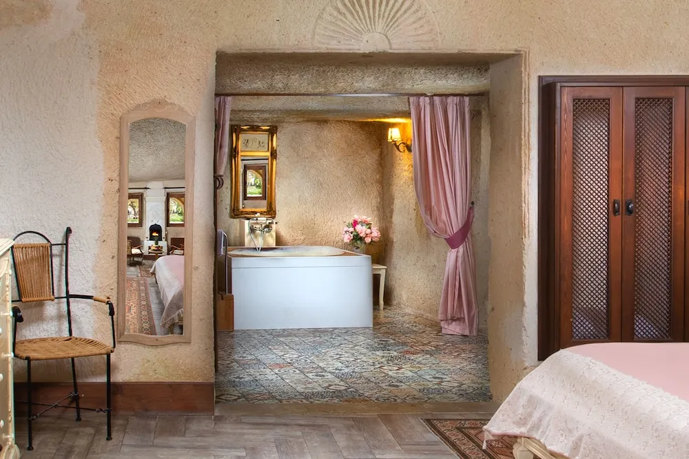 King Stone or Cave Suite