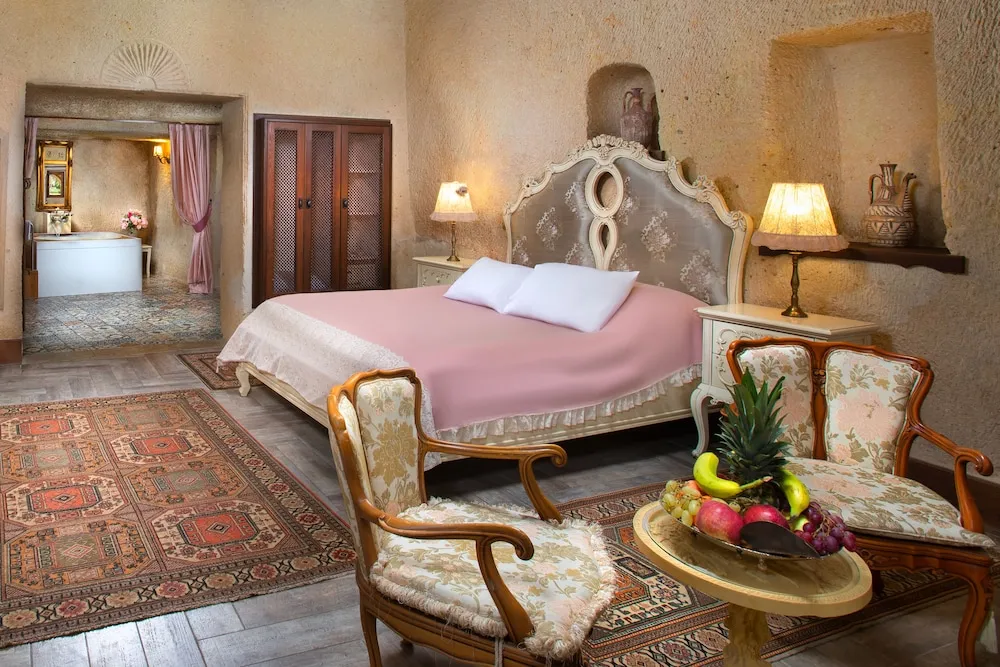 King Stone or Cave Suite
