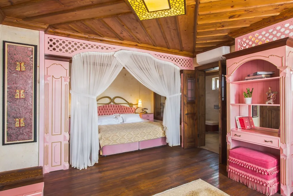 King Stone or Cave Suite
