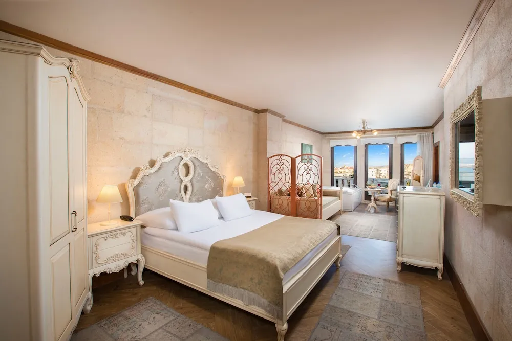 King Stone or Cave Suite